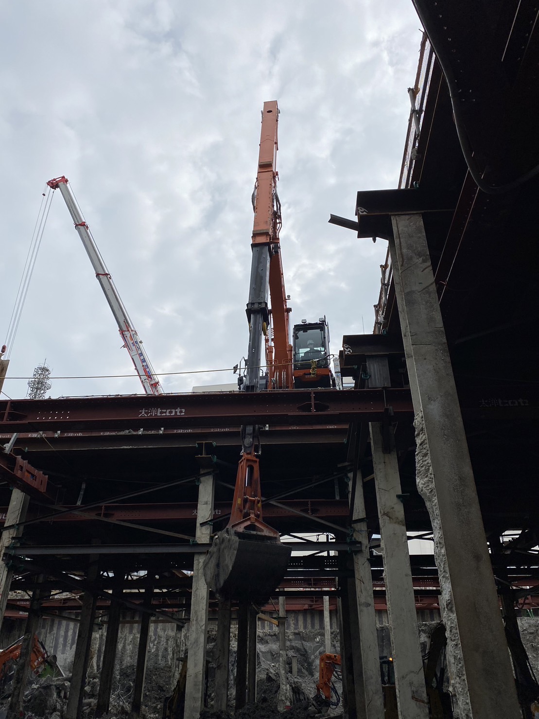 都市の地下を支える掘削工事